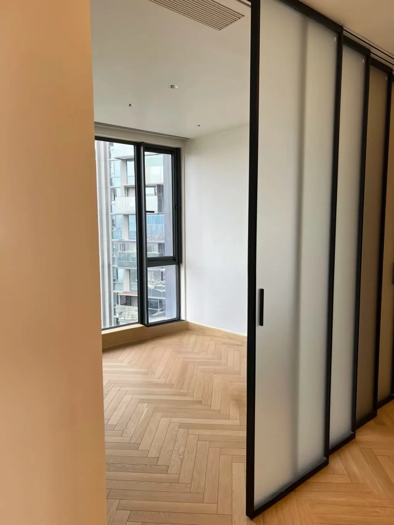 Sliding door Sliding door